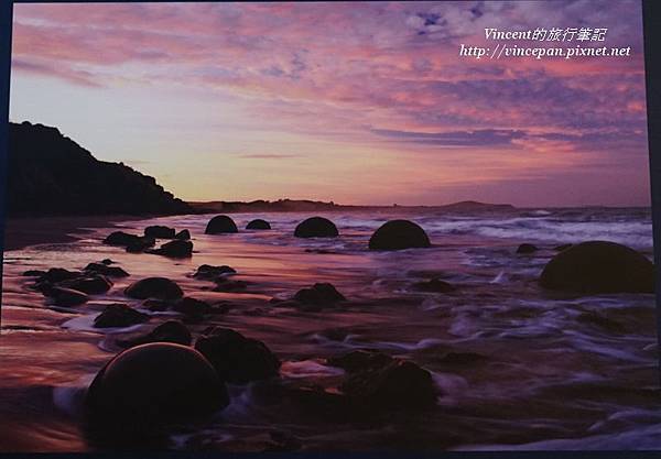 Moeraki Boulders poster