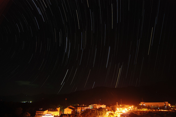 Startrails2_3.jpg Startrails2_3.jpg