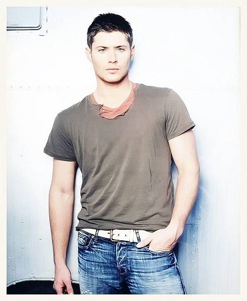 Jensen-jensen-ackles-14236738-556-680.jpg