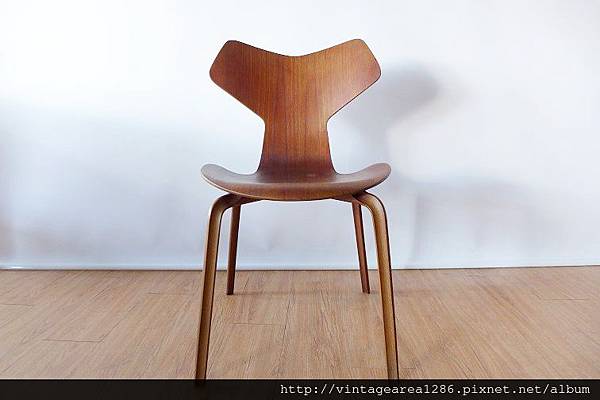 Arne Jacobsen Grand Prix chair 