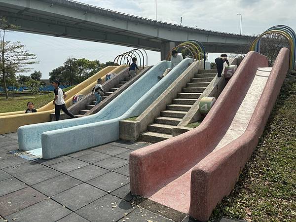 玩公園 | 新北五股體健防災公園 五股孩子們終於可以玩沙了!