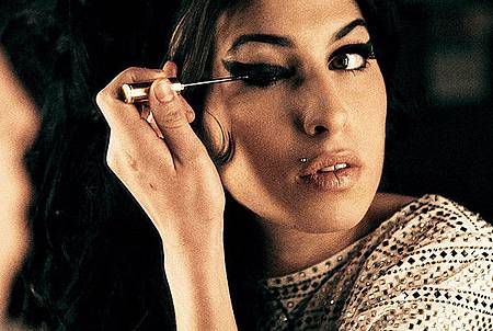 amy-winehouse-eyeliner_grande.jpg