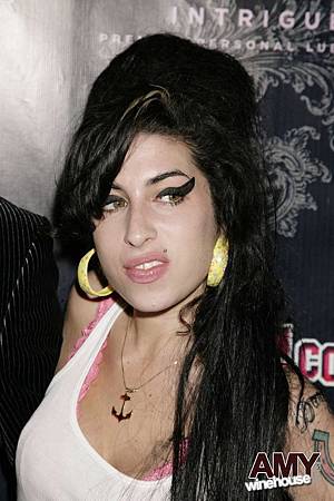 Amy-amy-winehouse-1617738-798-1200.jpg