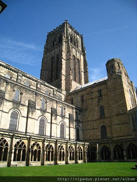 Durham Cathdral- inside.JPG Durham Cathdral- inside.JPG