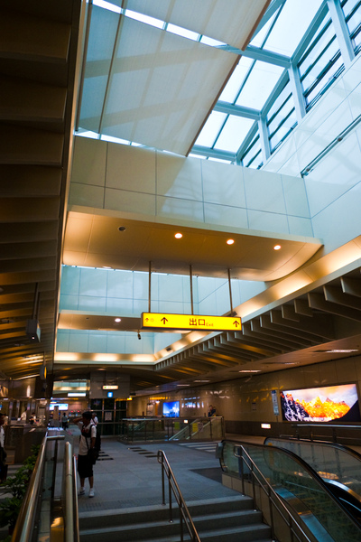 KRTC International Airport station crossing floor