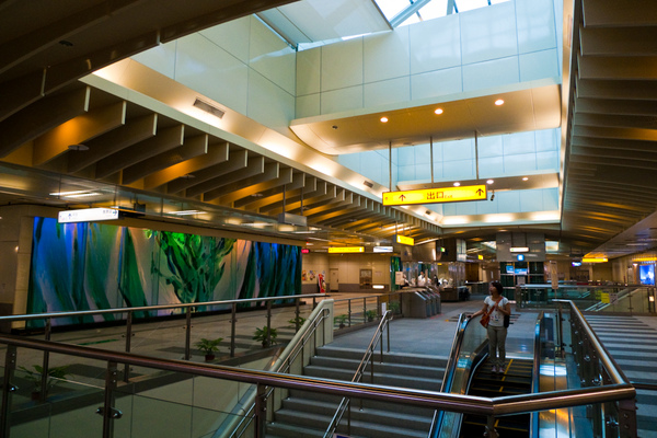 KRTC International Airport station crossing floor