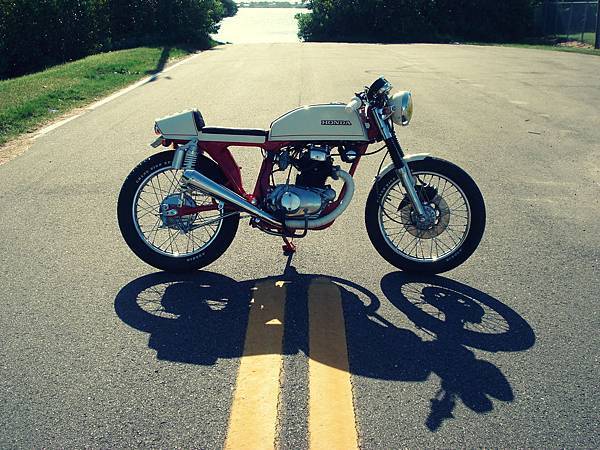 Honda-CB200T-Cafe-Racer-1