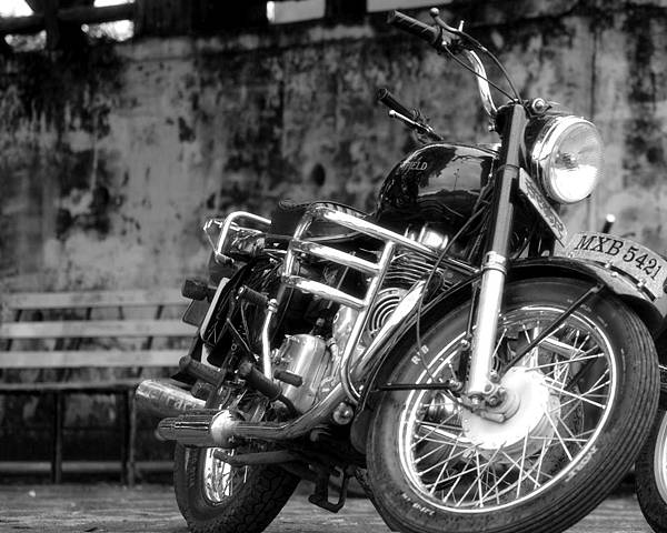 Royal-enfield-black-and-white-wallaper