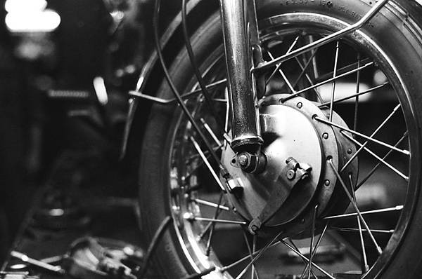 M1805-16-BW-120-8132-Arista400-CB350-KMOTORS-OM2@800@28C@15M@XTOL@S34.jpg