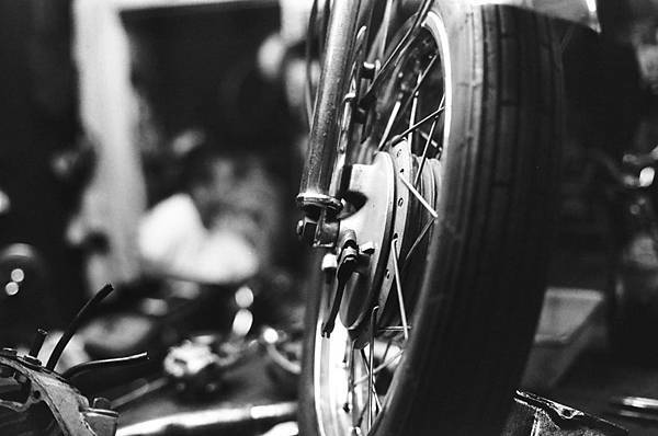 M1805-16-BW-120-8132-Arista400-CB350-KMOTORS-OM2@800@28C@15M@XTOL@S32.jpg