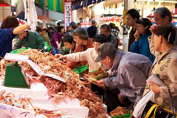 近江町市場必點 超豪邁連碗都看不到的海鮮丼 いいね金沢 我愛金澤 痞客邦