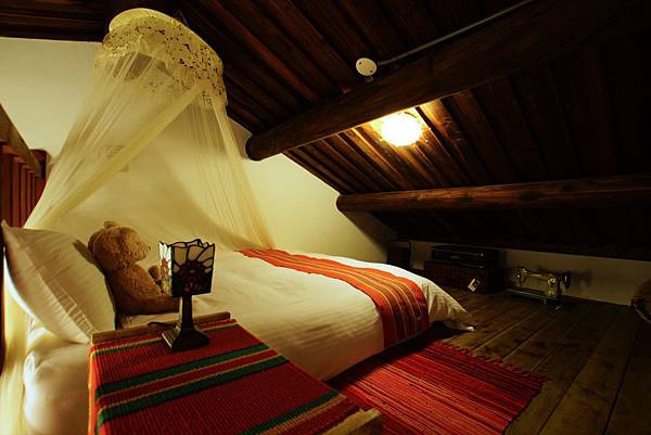 冬陽如畫閣樓房