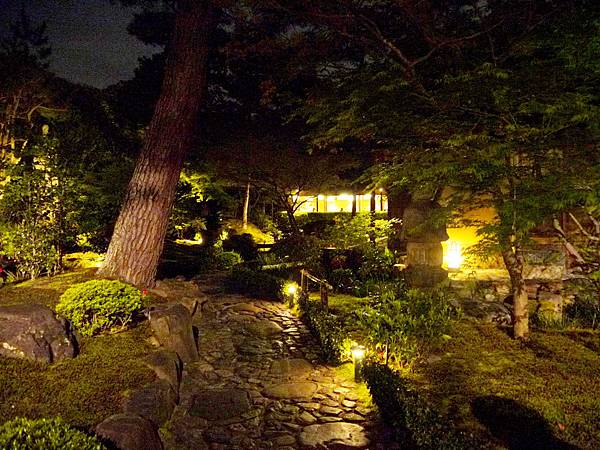 夜晚庭園造景