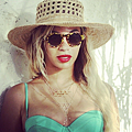 @beyonce wearing Sheridan AM Eyewear @必久戴眼鏡 Visual Tech Optical 