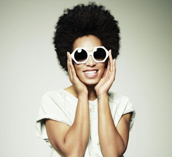 Solange Knowles in 'Hex' Oliver Goldsmith sunglasses