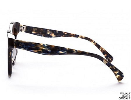 AM EYEWEAR 年輕品牌設計師Simon將這些對生活以及旅遊的熱情呈現在他的品牌" AM EYEWEAR 來自陽光大地-澳洲與主流與眾不同的AM EYEWEAR. 從世界各地找尋設計靈感,每個設計都代表了不同城市的故事. 這麼年輕的品牌卻有極廣的名人愛戴! 世界各地的Bloggers 部落客們到無數明星們都在休閒時戴著AM EYEWEAR展現出他們的活力! 這些極有性格的的眼鏡不只有外表. 設計師Simon對所熱愛的設計投住了百分之百的用心 所有設計都在世界各個不同的美麗角落構思而成 吸收當地的風景人文孕育而生 AM Eyewear @必久戴眼鏡 Visual Tech Optical 使用世界上最知名的板料名場 Mazzucchelli所設計生產的高級材料 在義大利北部的小村莊裡手工切割成形打磨。 在每一副眼鏡上使用14小時以上的手工打造出每一支AM EYEWEAR AM Eyewear @必久戴眼鏡 Visual Tech Optical 在重要的小零件更不馬乎。 只選用德國以及義大利生產的鉸鏈 並在鏡腳內側嵌上代表AM EYEWEAR的印記 AM Eyewear @必久戴眼鏡 Visual Tech Optical 墨鏡除了好看的外形更不能忽略的就是保護雙眼的鏡片 與蔡司合作的高等級Zeiss鏡片,在義大利出產的墨鏡片 對蔡司來說最基本的高畫質視覺以及抗UV更配有防反光的膜層 AM EYEWEAR授權代理店- 信義區松山區30年專業信賴 - 必久戴眼鏡 AM EYEWEAR 年輕品牌設計師Simon將這些對生活以及旅遊的熱情呈現在他的品牌" AM EYEWEAR 來自陽光大地-澳洲與主流與眾不同的AM EYEWEAR. 從世界各地找尋設計靈感,每個設計都代表了不同城市的故事. 這麼年輕的品牌卻有極廣的名人愛戴! 世界各地的Bloggers 部落客們到無數明星們都在休閒時戴著AM EYEWEAR展現出他們的活力! 這些極有性格的的眼鏡不只有外表. 設計師Simon對所熱愛的設計投住了百分之百的用心 所有設計都在世界各個不同的美麗角落構思而成 吸收當地的風景人文孕育而生 AM Eyewear @必久戴眼鏡 Visual Tech Optical 使用世界上最知名的板料名場 Mazzucchelli所設計生產的高級材料 在義大利北部的小村莊裡手工切割成形打磨。 在每一副眼鏡上使用14小時以上的手工打造出每一支AM EYEWEAR AM Eyewear @必久戴眼鏡 Visual Tech Optical 在重要的小零件更不馬乎。 只選用德國以及義大利生產的鉸鏈 並在鏡腳內側嵌上代表AM EYEWEAR的印記 AM Eyewear @必久戴眼鏡 Visual Tech Optical 墨鏡除了好看的外形更不能忽略的就是保護雙眼的鏡片 與蔡司合作的高等級Zeiss鏡片,在義大利出產的墨鏡片 對蔡司來說最基本的高畫質視覺以及抗UV更配有防反光的膜層 AM EYEWEAR授權代理店- 信義區松山區30年專業信賴 - 必久戴眼鏡