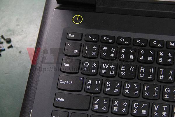 LENOVO V310 電源燈亮 但沒畫面顯示