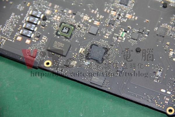Macbook Pro 13吋 A1502 2014年 主機板零件氧化 Macbook Pro 13吋 A1502 2014年 主機板零件氧化