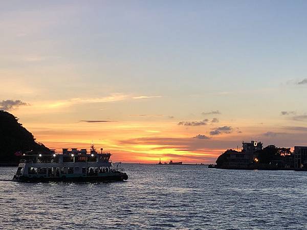 鼓山渡船,高雄港灣夜景,旗津渡輪,西子灣夕陽,旗津沙灘,旗津老街,旗津黑沙玩藝節,高雄鼓山,旗津,渡船,渡輪,海上夜