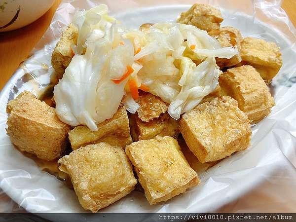 新北 金山 四川牛肉麵 鍋貼 臭豆腐 街邊美食超好吃 飄香25年以上的金山老店 圓圓家的移動城堡 痞客邦