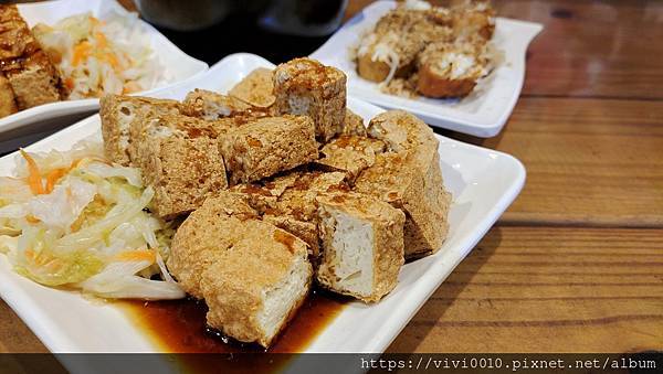 花蓮,吉安,臭豆腐,炭烤臭豆腐,酥炸臭豆腐,麻辣鴨血,台式泡菜,吉安鄉,花蓮美食,老店家臭豆腐