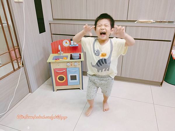 TEAMSON 小厨师波尔多木制家家酒玩具小厨房 (3).jpg TEAMSON 小厨师波尔多木制家家酒玩具小厨房 (3).jpg