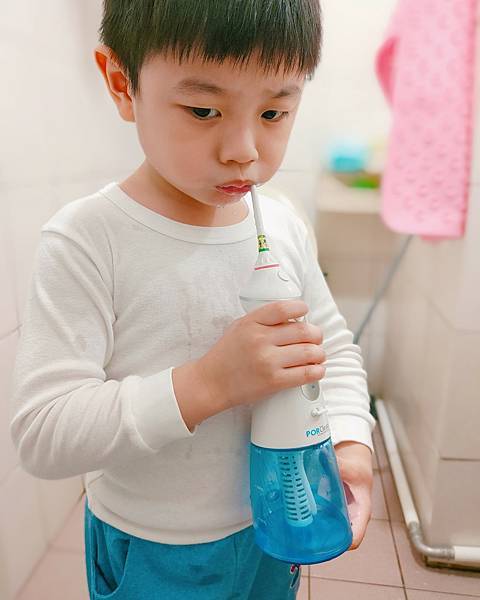 PORClean宝可龄便携式抗菌冲牙机 (2).jpg PORClean宝可龄便携式抗菌冲牙机 (2).jpg