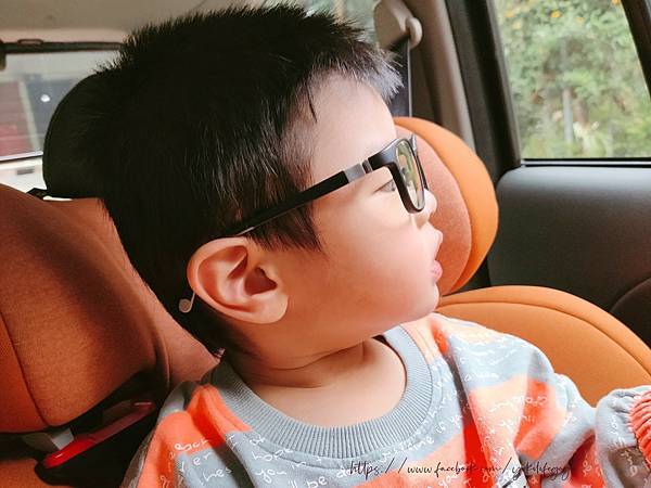 Eye Care 兒童護眼抗藍光變色眼鏡 (5).jpg 超輕鏡框