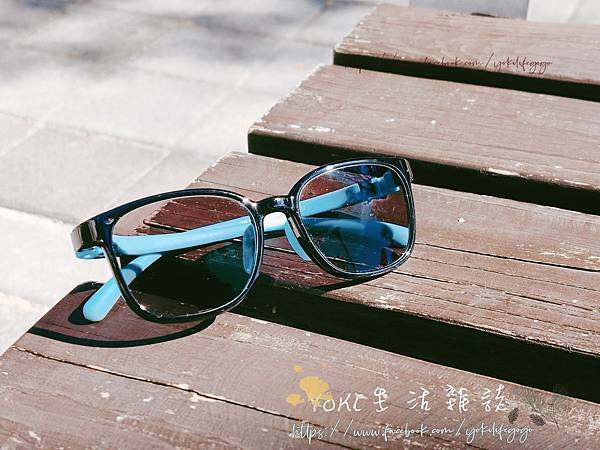 Eye Care 兒童護眼抗藍光變色眼鏡 (2).jpg 自動變色