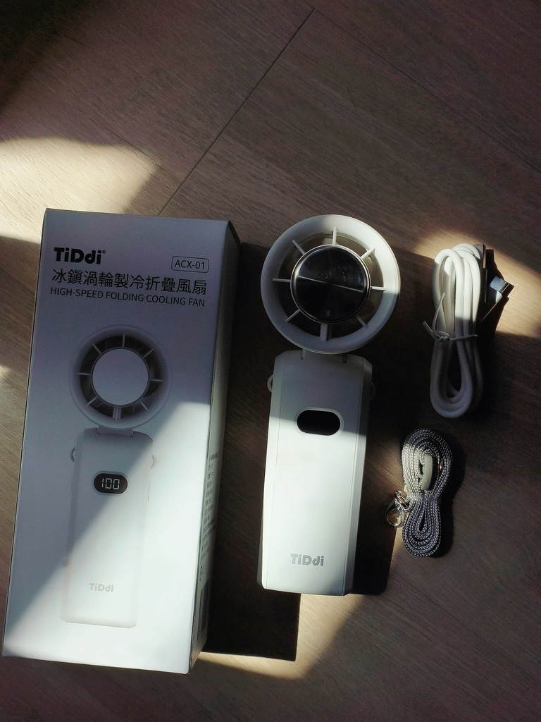 【夏日降温神器制冷手持风扇】TiDdi冰镇涡轮制冷折叠风扇｜折叠、挂脖、冰敷 一手掌握! (1).jpg