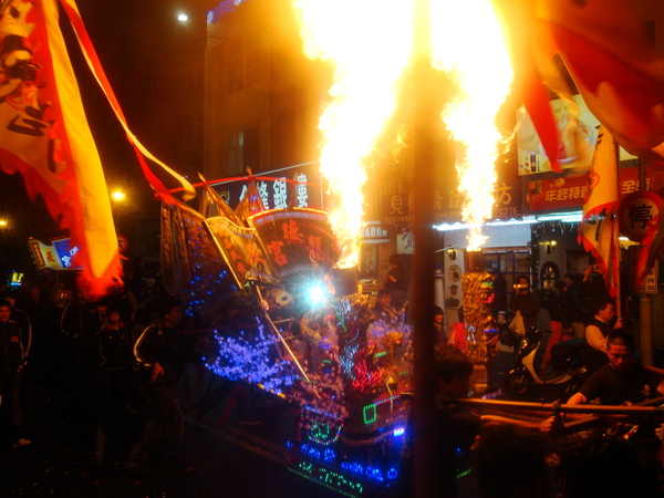 20110215拍攝於武轎踩街177.jpg