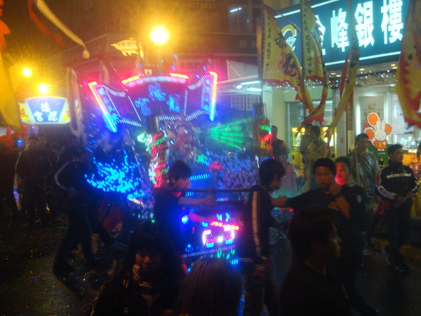20110215拍攝於武轎踩街171.jpg