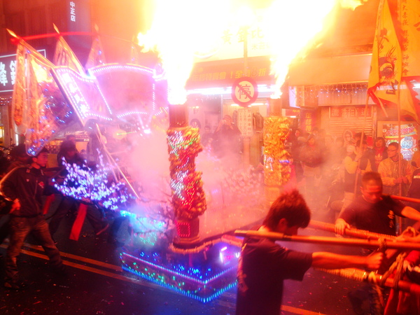 20110215拍攝於武轎踩街178.jpg