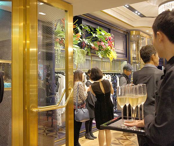 初衣食午居意古美術