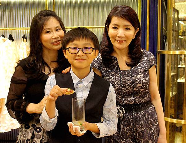 初衣食午居意古美術