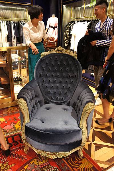 初衣食午居意古美術