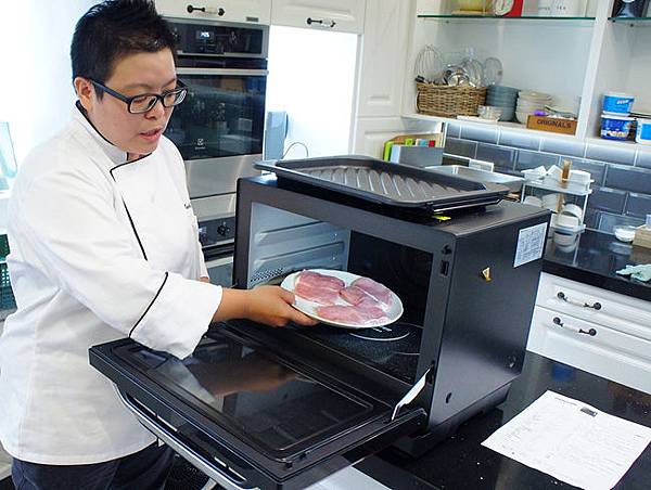 Panasonic 蒸烘烤微波爐