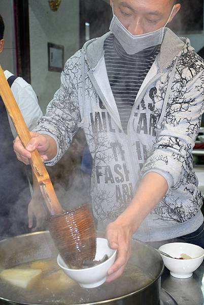 助仔牛肉湯