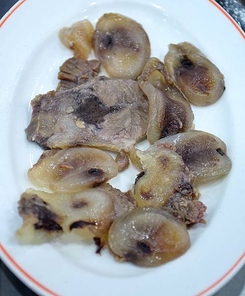 助仔牛肉湯