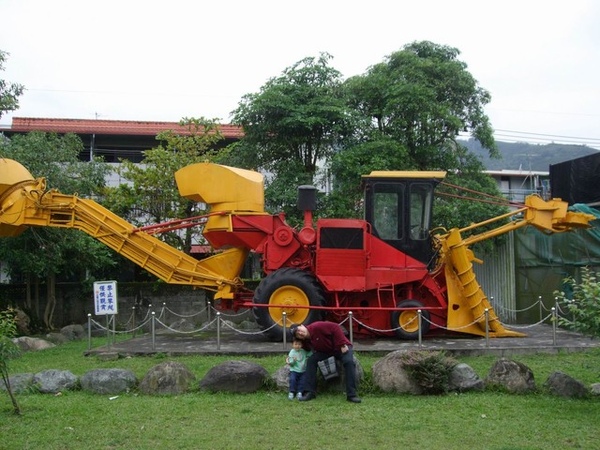 甘蔗採收機(Ben一直覺得是&quot;挖土機&quot;)