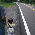 沿路和路過的車子說byebye