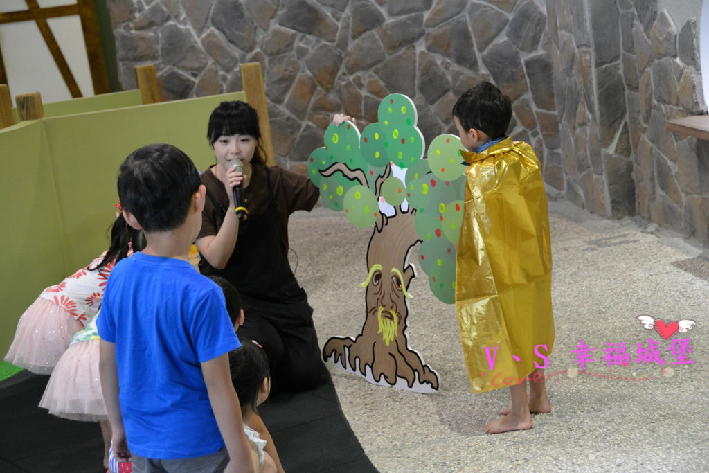 【台中親子主題樂園】凹嗚親子主題園 ~ 讓我們在這室內的大公