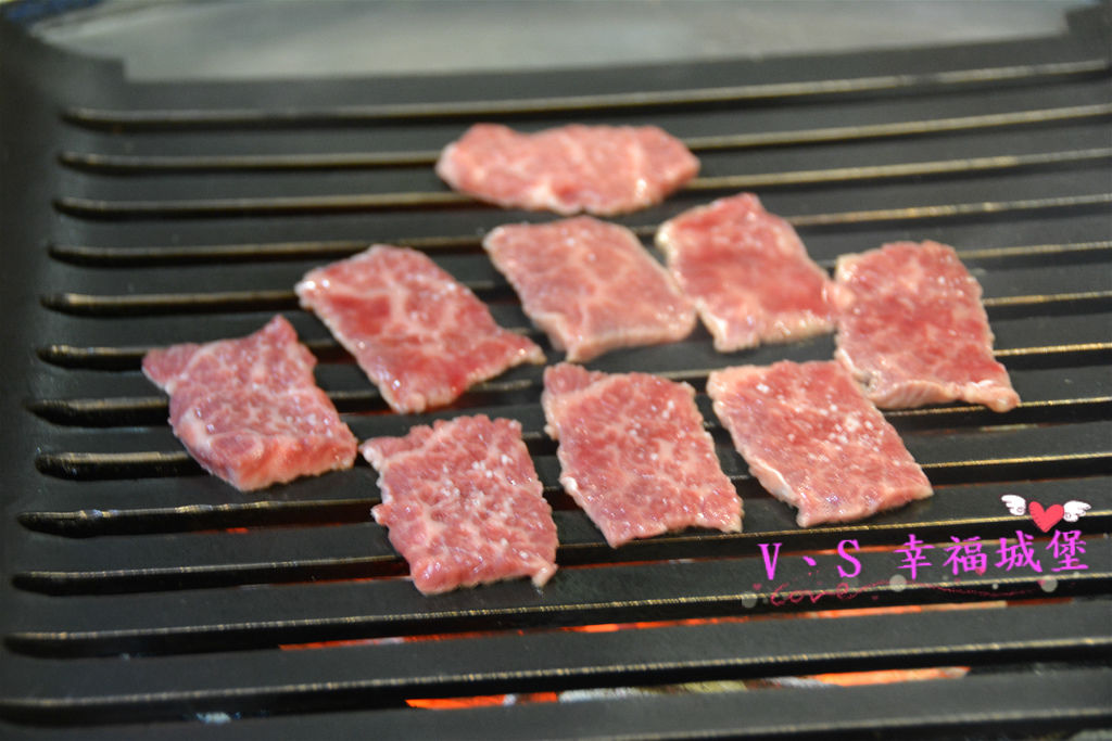 【台北美食】國父紀念館燒肉  燒桶子韓風立燒 ~ 讓你動口不