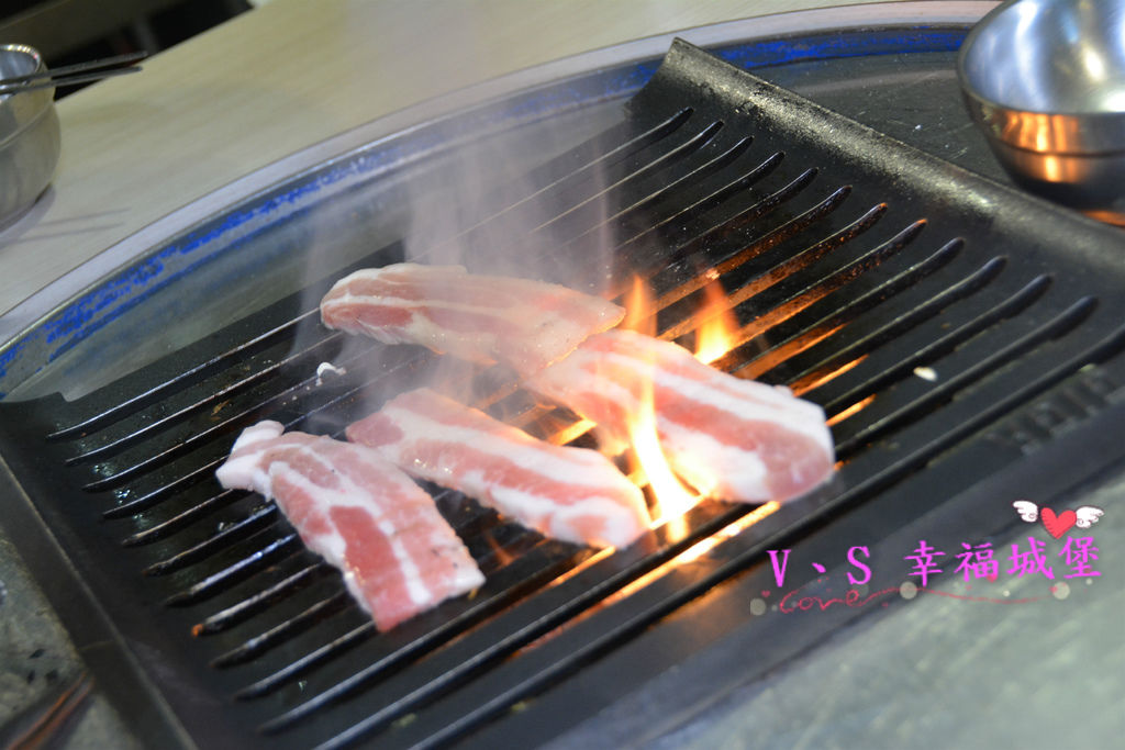 【台北美食】國父紀念館燒肉  燒桶子韓風立燒 ~ 讓你動口不