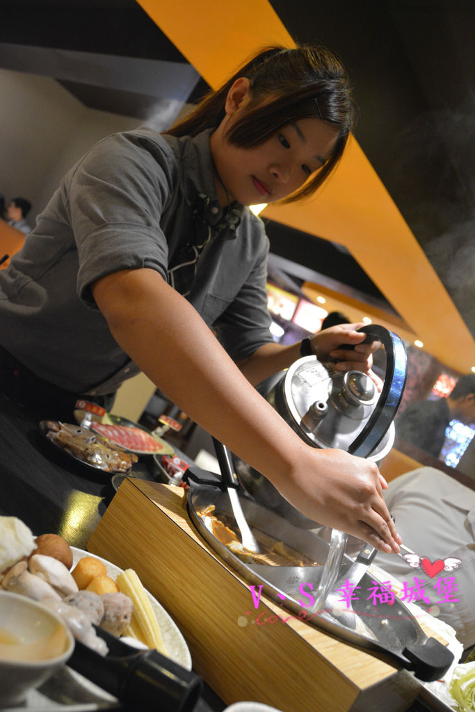 【新北美食】板橋麻辣鍋吃到飽 魔椒頂級鴛鴦鍋 ~ 三點蟹、安