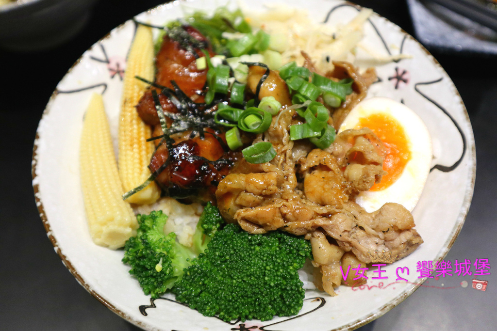 【新北美食】校園美食板橋丼飯 極幻燒肉丼飯 ~ 讓你花少少錢