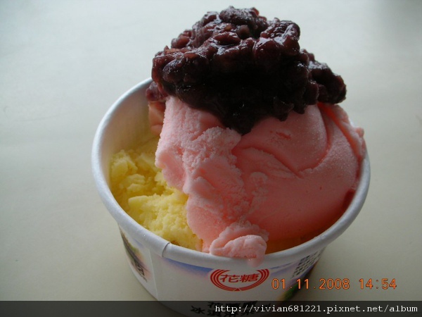 DSCN4367　碗裝紅豆冰淇淋~2.jpg