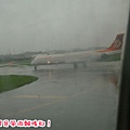 北海道D2-機場風雨大.jpg