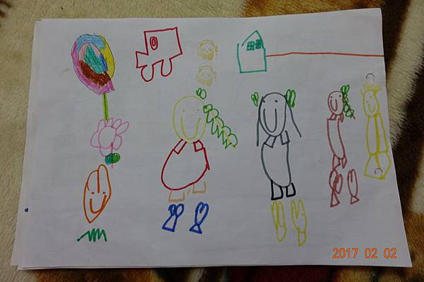 106.02.02米娜最喜歡拿起A4紙筆來畫畫-5歲 (10).JPG