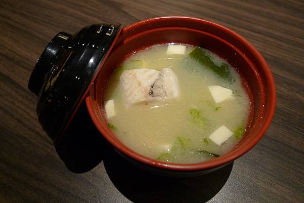 1030419-15山日本料理居酒屋味噌魚肉湯.JPG